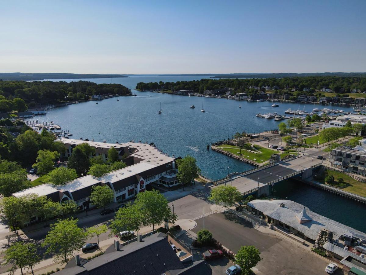 233 Edgewater Inn Charlevoix Εξωτερικό φωτογραφία